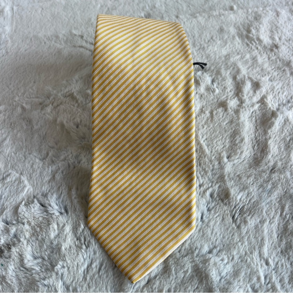 Burberry Classic Yellow and White Striped Tie New - Picture 3 of 10